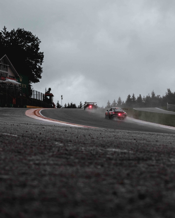 Porsche cars on Eau Rouge